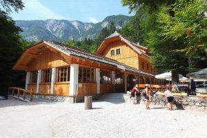 koča-pri-savici-bohinj-julijske-alpe-triglavski-narodni-park